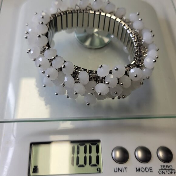 Vintage Milk Glass Stretch Bracelet - Picture 11 of 11
